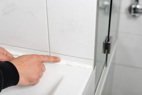 بهترین چسب ضد آب برای حمام است